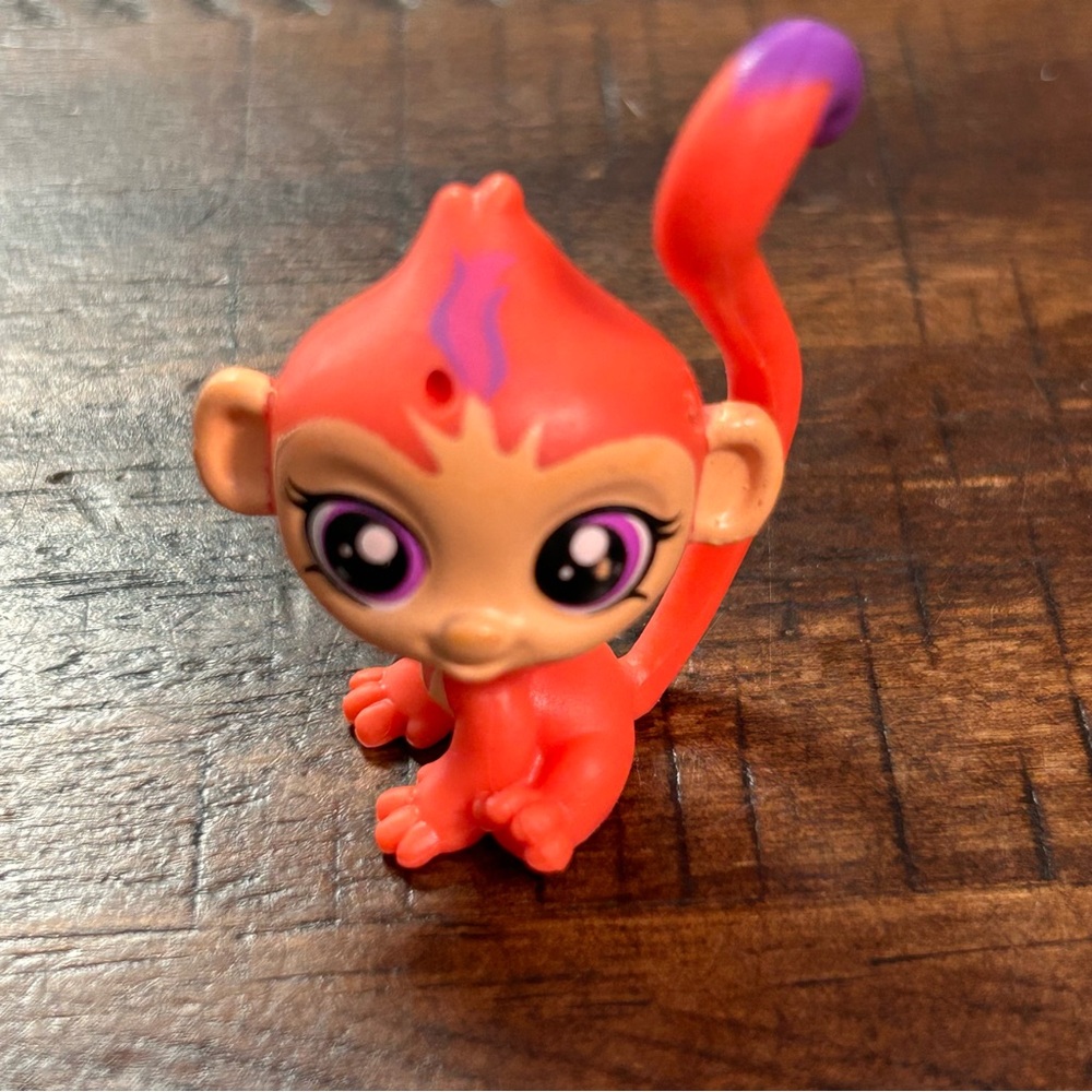 Littlest Pet Shop #4015 Kelvin Vinning‎ Baby w/Purple Eyes Monkey Mini
